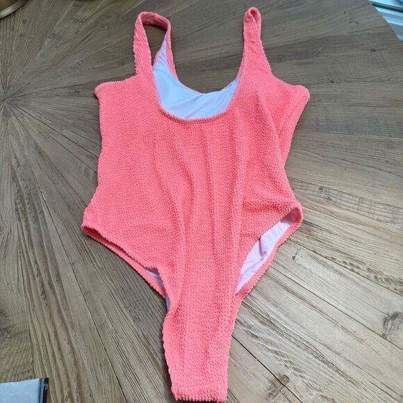 Crinkle one piece swimsuit size medium - Picture 4 of 6